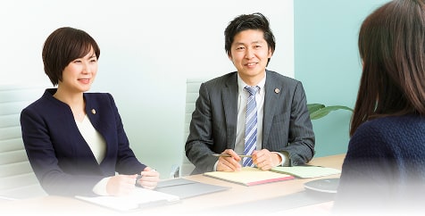 弁護士に相談中の写真1